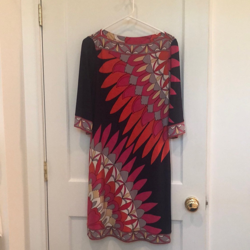 Beautiful dress! Boatneck, vibrant colors, amazing vibe.
